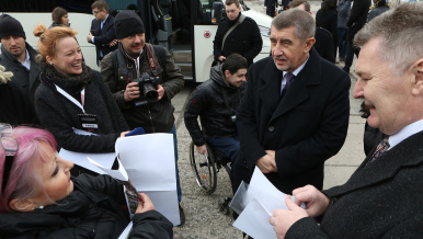Členové vlády na návštěvě areálu bývalé Poldi v Kladně.