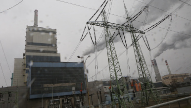 Příjezd na prohlídku elektrárny v Horních Počaplech na Mělnicku.