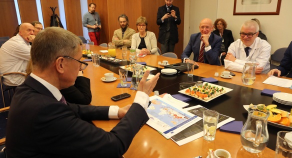 Předseda vlády Andrej Babiš jednal s vedením Nemocnice Na Homolce a nemocnice Motol, 27. února 2020.