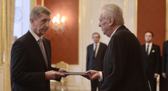Prezident Miloš Zeman jmenoval do funkce premiéra Andreje Babiše, 6. prosince 2017. Zdroj: fotoarchiv KPR, Hana Brožková.