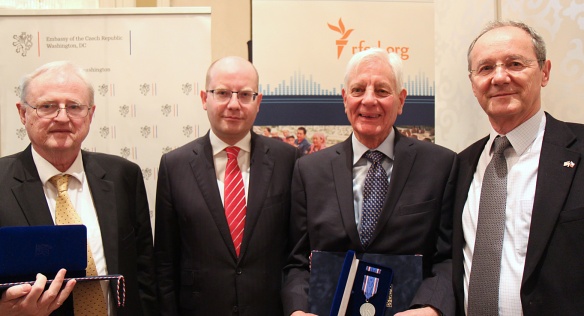On Thursday 31 March 2016, during his trip to Washington, DC, Prime Minister Bohuslav Sobotka honoured the people from Radio Free Europe/Radio Liberty.