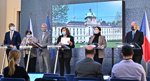 Government approves CZK 25 000 for self-employed persons, also launching programme for supporting employment retention, 31 March 2020.