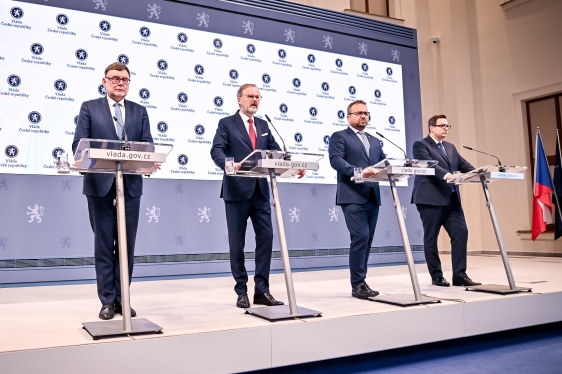 Premiér Petr Fiala, vicepremiér Marian Jurečka a ministři financí Zbyněk Stanjura a zahraničí Jan Lipavský na tiskové konferenci, 29. ledna 2025.