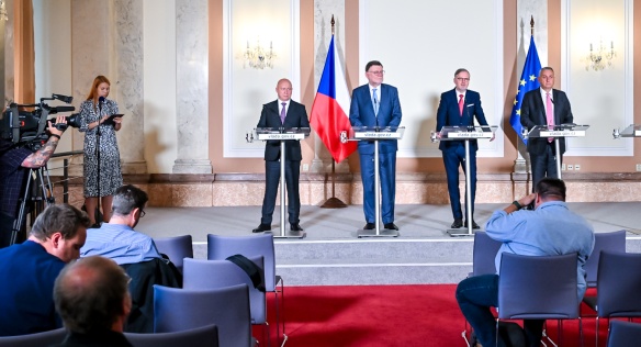 Premiér Petr Fiala, ministři Zbyněk Stanjura a Jozef Síkela a generální ředitel ČEZ Daniel Beneš na tiskové konferenci po jednání, 17. července 2024.