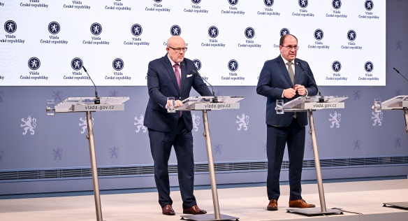 Vicepremiér a ministr zdravotnictví Vlastimil Válek a ministr zemědělství Marek Výborný na tiskové konferenci po jednání vlády, 6. listopadu 2024.