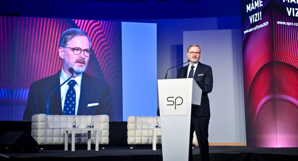 Na úvod Sněmu průmyslu a dopravy ČR vystoupil s projevem předseda vlády Petr Fiala, 8. října 2024.