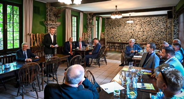 Na pozvání Krajské hospodářské komory Pardubického kraje se premiér A. Babiš zúčastnil setkání s podnikateli, 22. května 2026.