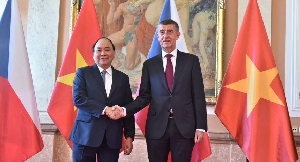 Prime Minister Andrej Babiš received Prime Minister of Vietnam Nguyễn Xuân Phúc in the Straka Academy, 17 April 2019.