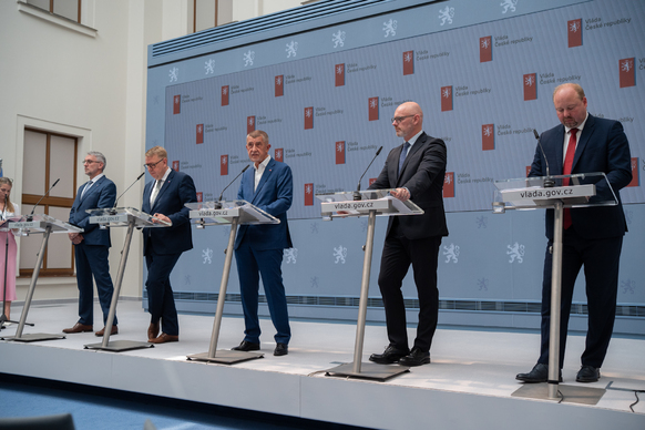 Premiér Andrej Babiš a ministři Lubomír Metnar, Aleš Juchelka, Robert Plaga a Jeroným Tejc na tiskové konferenci po zasedání vlády, 20. července 2026.