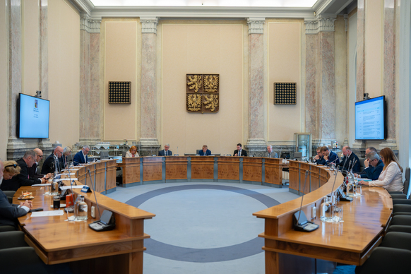 Premiér Andrej Babiš zahajuje poslední schůzi vlády před začátkem vládních prázdnin, 27. července 2026.
