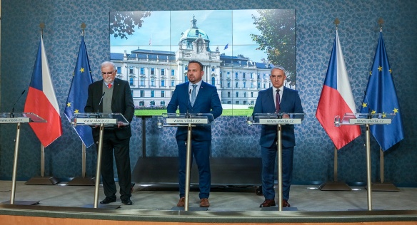 Představitelé všech stran sociálního dialogu na tiskové konferenci po jednání tripartity, 14. listopadu 2022.
