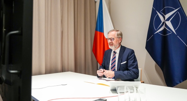 Premiér v demisi Petr Fiala se zapojil do videokonference lídrů států tzv. koalice ochotných, 11. prosince 2025.