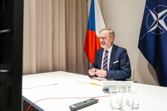 Premiér v demisi Petr Fiala se zapojil do videokonference lídrů států tzv. koalice ochotných, 11. prosince 2025.