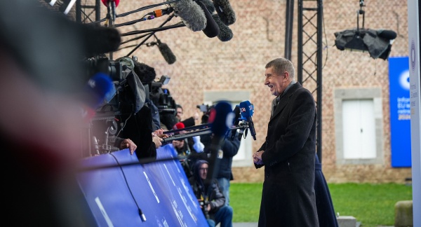 Český premiér Andrej Babiš v rozhovoru s novináři před zahájením neformálního summitu, 12. února 2026.