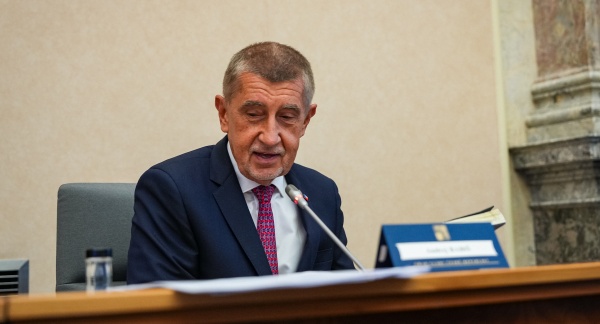 Premiér Andrej Babiš zahajuje další pravidelné zasedání svého kabinetu ve Strakově akademii, 11. května 2026.