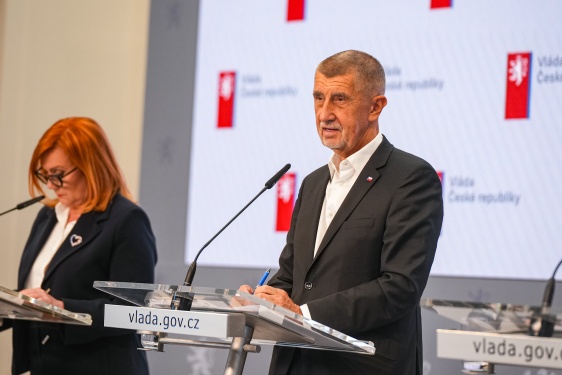 Premiér Andrej Babiš zahajuje další pravidelnou pondělní schůzi svého kabinetu, 1. června 2026.