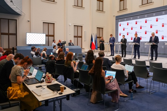 Premiér Andrej Babiš zahajuje jednání vlády za účasti prezidenta republiky Petra Pavla, 8. června 2026.