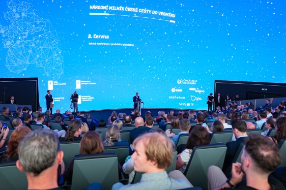 Cílem projektu Česká cesta do vesmíru je let prvního českého astronauta Aleše Svobody na mezinárodní stanici ISS, 8. června 2026.