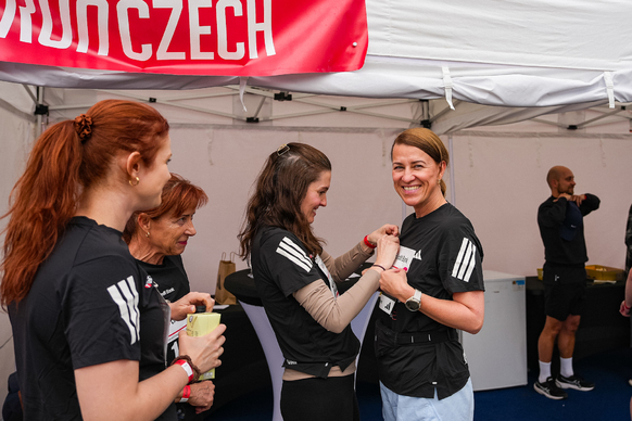 Úřad vlády spojil síly. Ve štafetě RunCzech prokázal týmového ducha