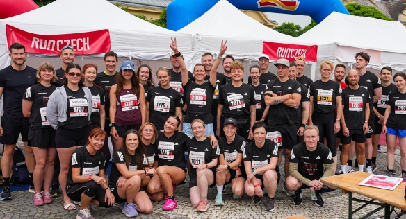 Dvanáct štafet reprezentovalo Úřad vlády ČR v závodu RunCzech – UniCredit Pražská štafeta, 17. června 2026.