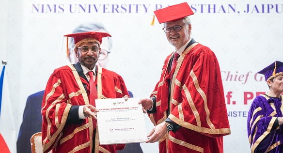 Ceremony of awarding an honorary doctorate to Prime Minister Peter Fiala at NIMS University in Jaipur, India, 11 January 2024.
