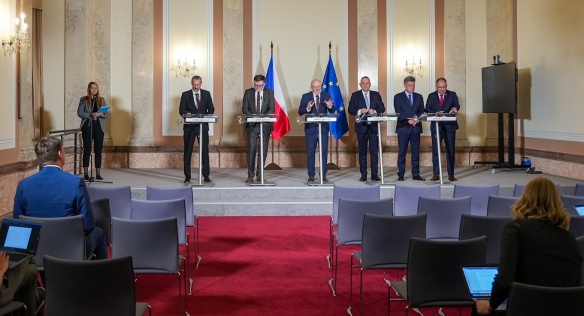 Členové vlády seznamují novináře s výsledky zasedání kabinetu, 12. června 2024.