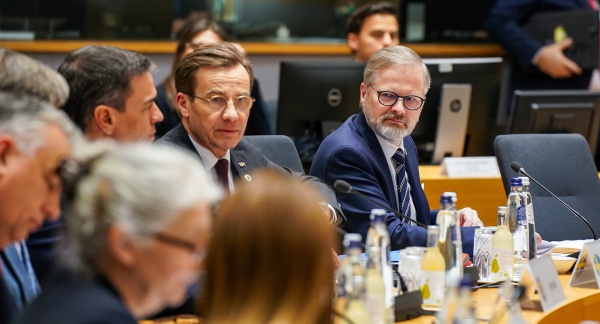 Český premiér Petr Fiala se s kolegy připravuje na zahájení mimořádného summitu Evropské rady o obraně a o podpoře Ukrajiny, 6. března 2025.