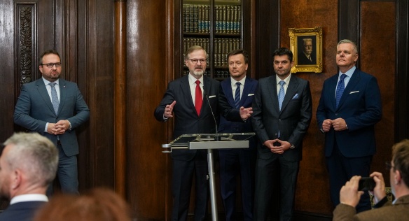 Premiér Petr Fiala oznámil podpis memoranda s Českou asociací pojišťoven, díky němuž vznikne 20 nových domovů pro seniory, 26. listopadu 2024.