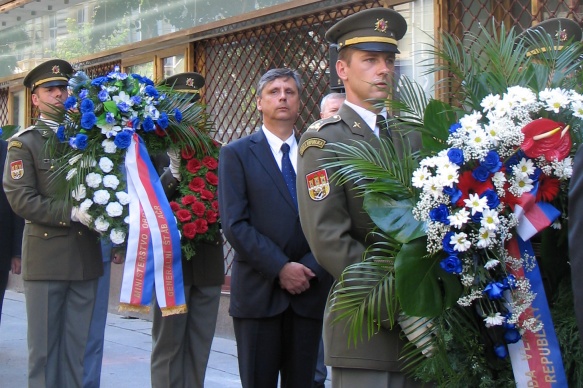 Premiér Jan Fischer. Pietní akt u Českého rozhlasu, 21.8.2009