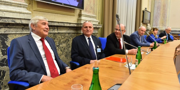 Premiér Babiš jednal ve Strakově akademii s děkany lékařských fakult o zvýšení počtu mediků, 15. května 2018.