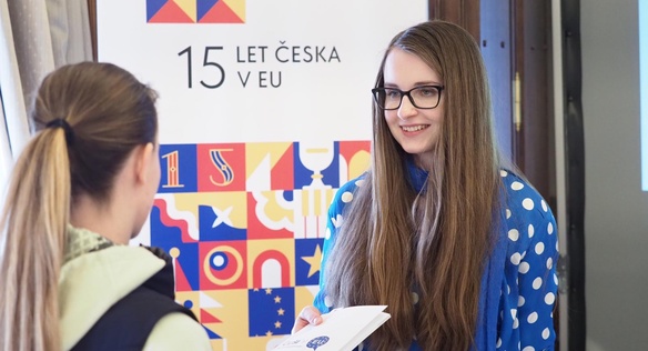 V souvislosti s oslavou výročí 15 let od vstupu České republiky do EU byly pro návštěvníky paláců připraveny infostánky Eurocentra, 1. května 2019.
