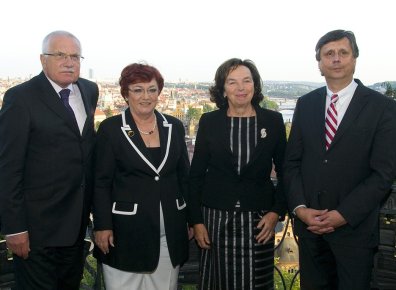 Zleva: Václav Klaus, Dana Fischerová, Livie Klausová a Jan Fischer
