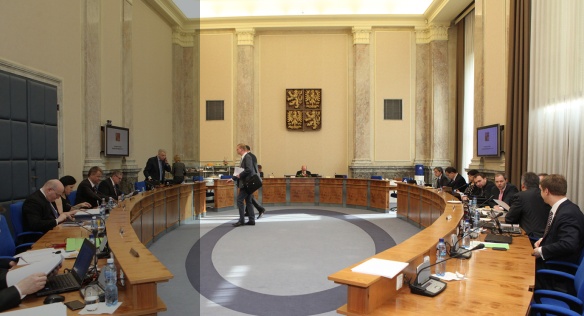 Jednání vlády ve Strakově akademii.