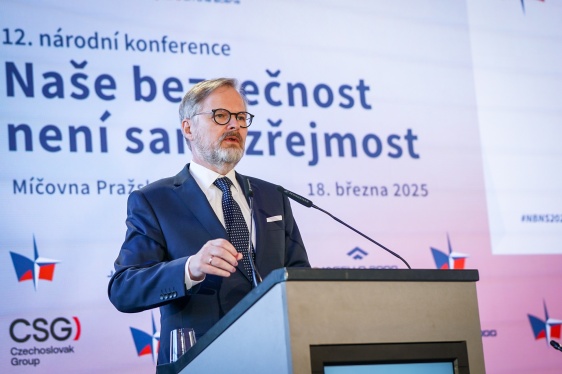 Premiér Petr Fiala vystoupil s projevem na 12. ročníku národní konference Naše bezpečnost není samozřejmost, 18. března 2025.